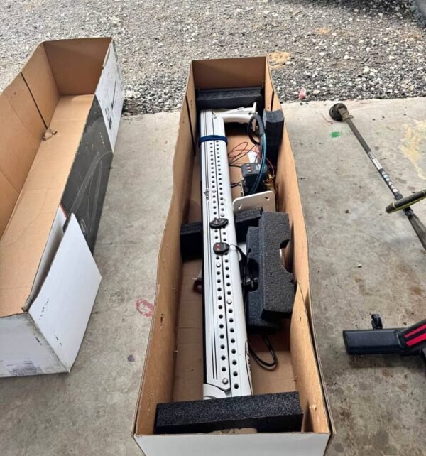 Like New 10" Power Pole Blade with Pump - Image 4