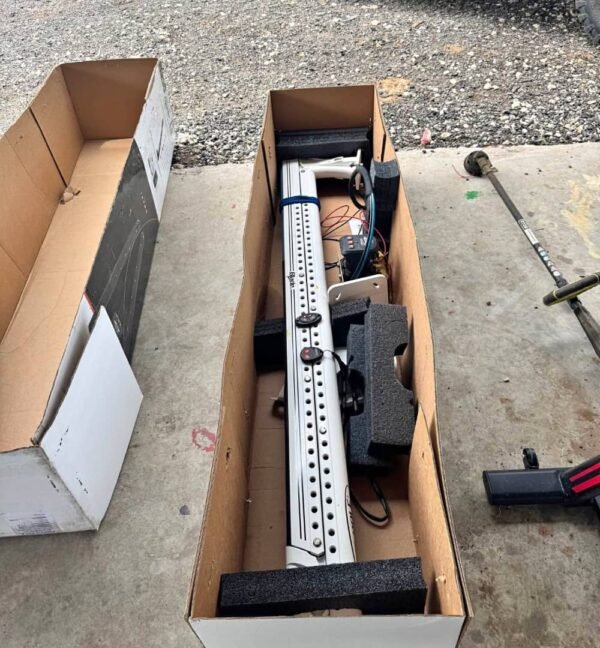Like New 10" Power Pole Blade with Pump - Image 2