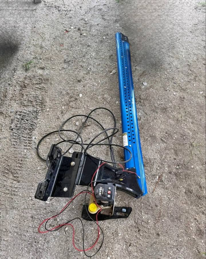 Used 8" Blue Power Pole Blade - Image 3