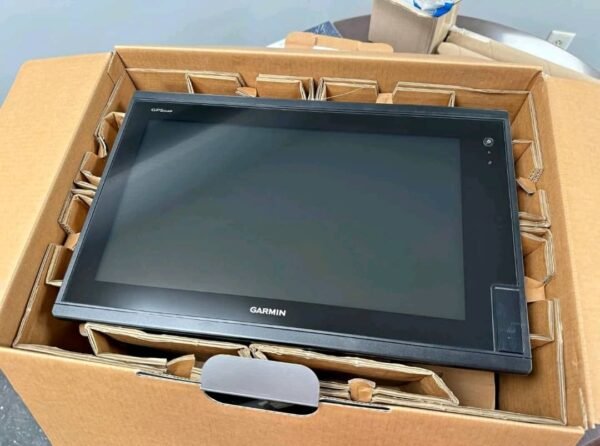 Like New Garmin Echomap Ultra 106sv - Image 7