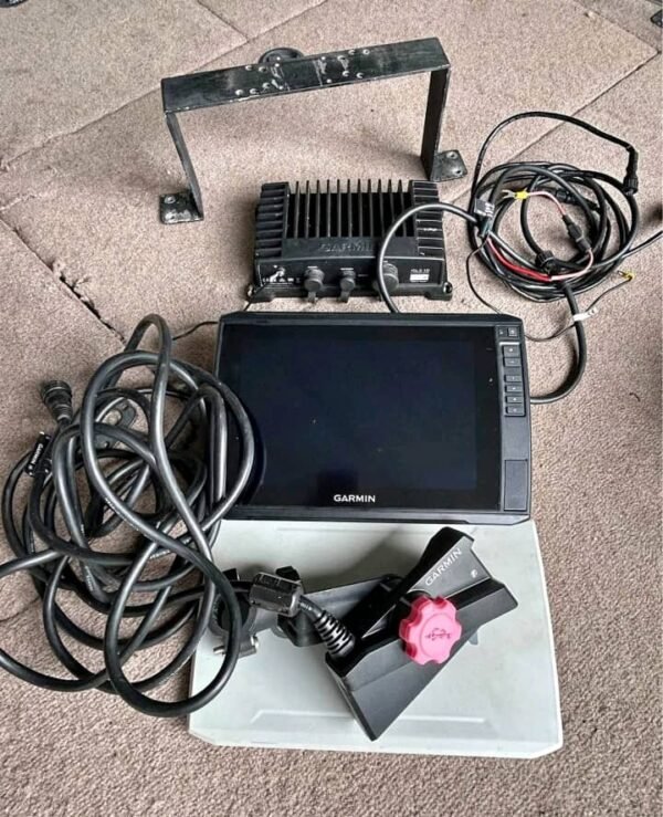 Used Garmin LVS34 LiveScope / Garmin 93sv Bundle - Image 4