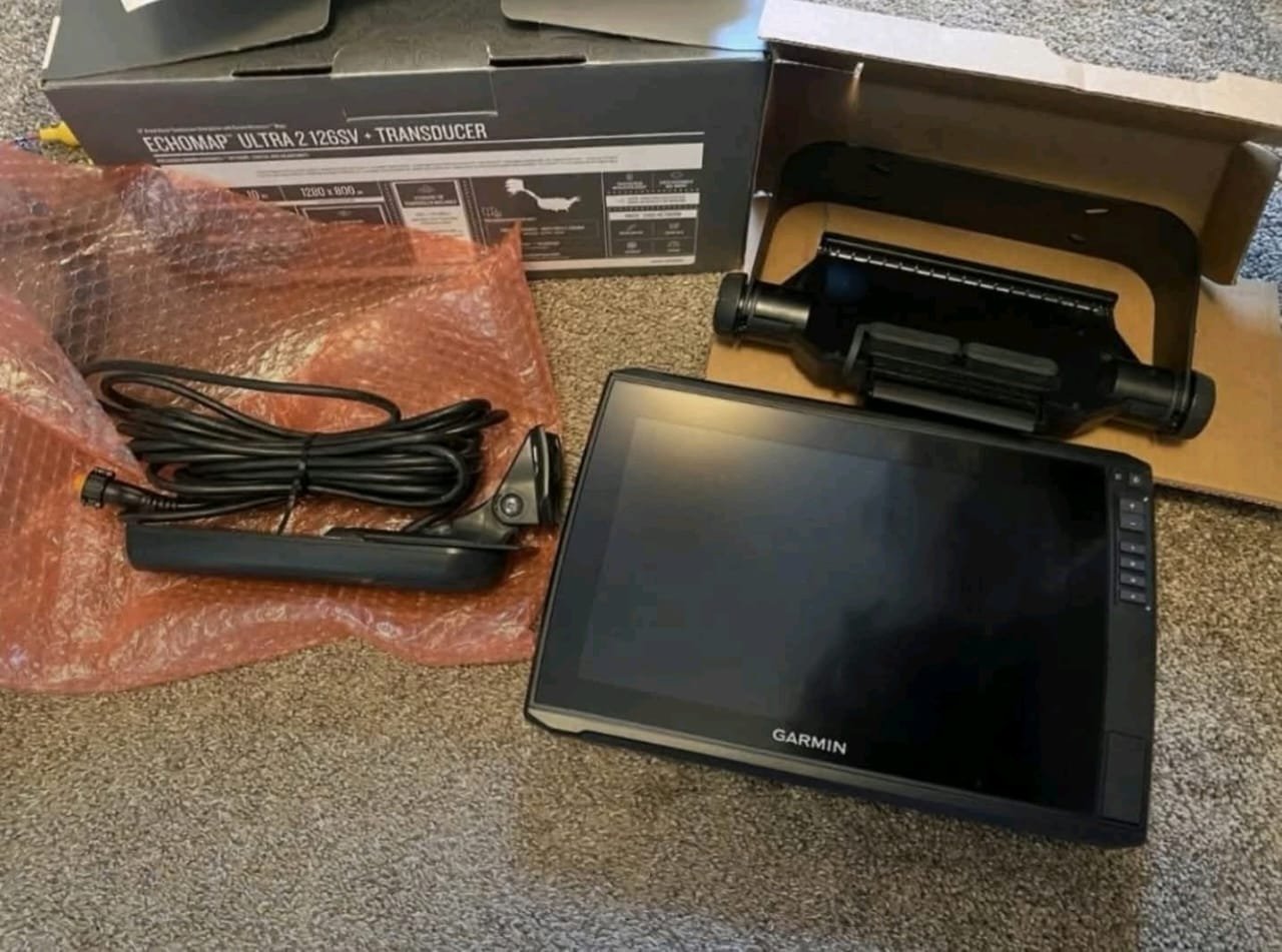 Garmin ECHOMAP Ultra 126sv (Ultra 2) with LVS34 Livescope Transducer and GLS10 Black Box