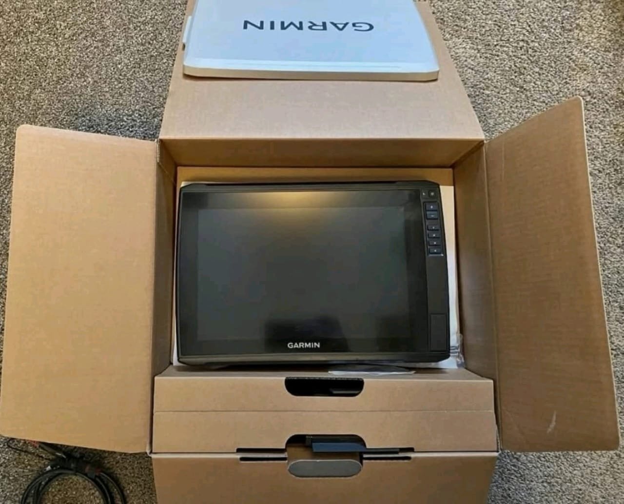 Garmin ECHOMAP Ultra 126sv (Ultra 2) with LVS34 Livescope Transducer and GLS10 Black Box - Image 2